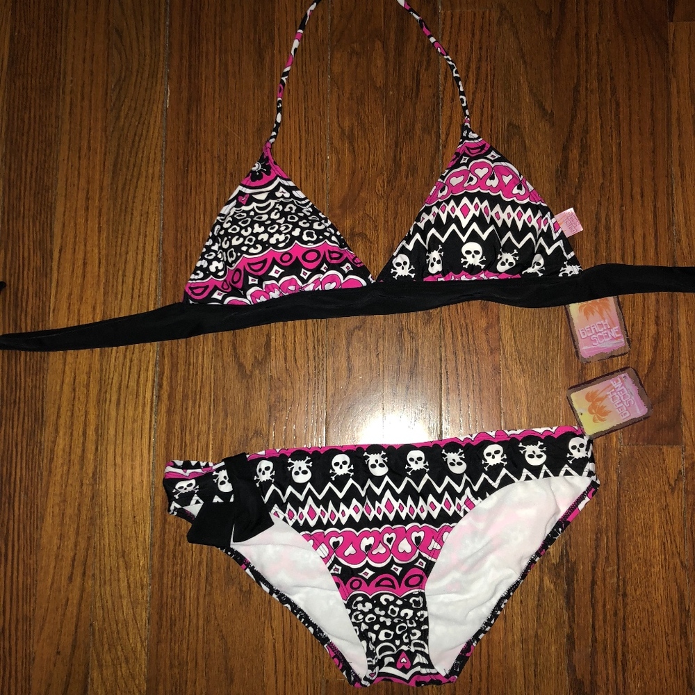 2 piece swimsuit size L NWT